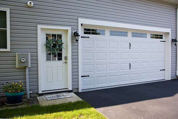 24/7 Emergency Garage Door Panel Replacement experts in Leakesville, MS